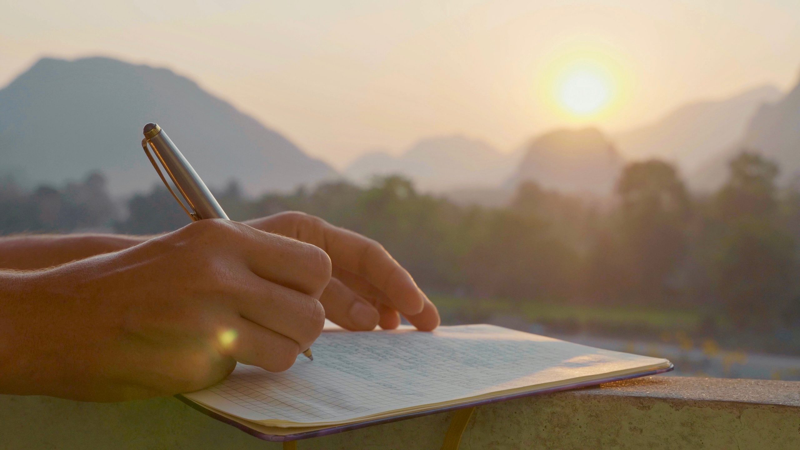 Read more about the article קבוצת כתיבה להתפתחות אישית – "לכתוב קרוב" "צריך לכתוב בעבור עצמנו; זו הדרך היחידה שבה נוכל להגיע אל זולתנו." (יוג'ין יונסקו)